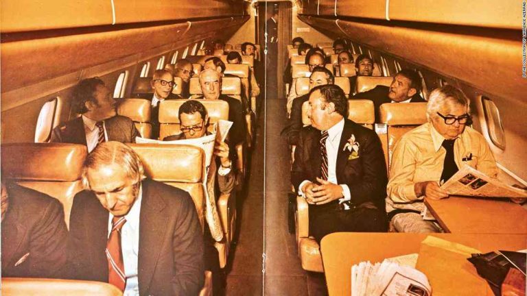 Who Owns the Club: Did you know that luxury travelers once had private club-style lounges in U.S. airports?